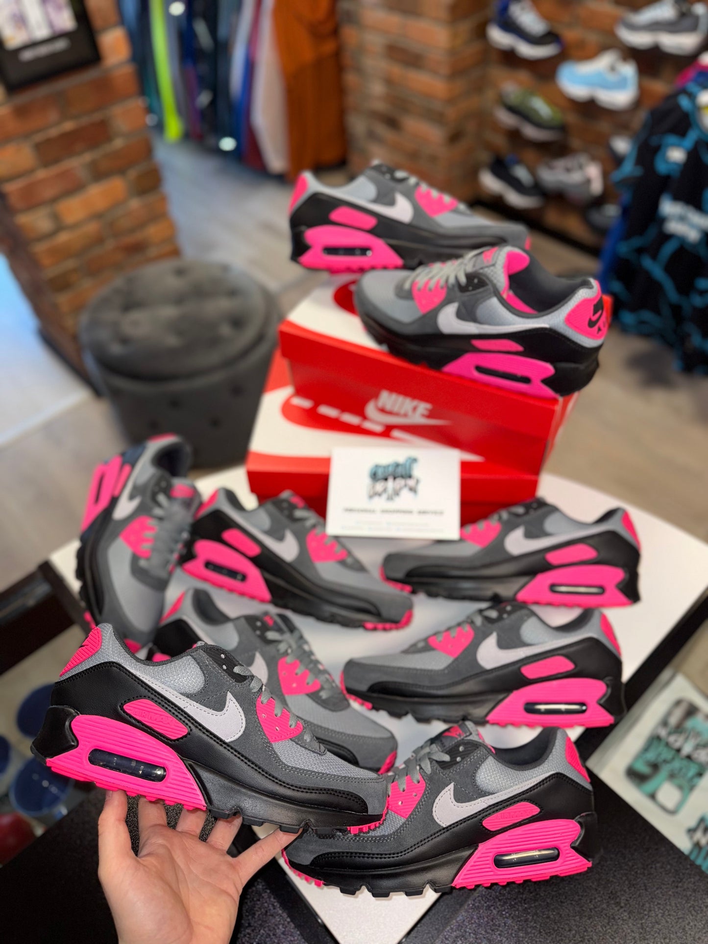 Nike Air Max 90’s Black, Wolf Grey, Hyper Pink 2025