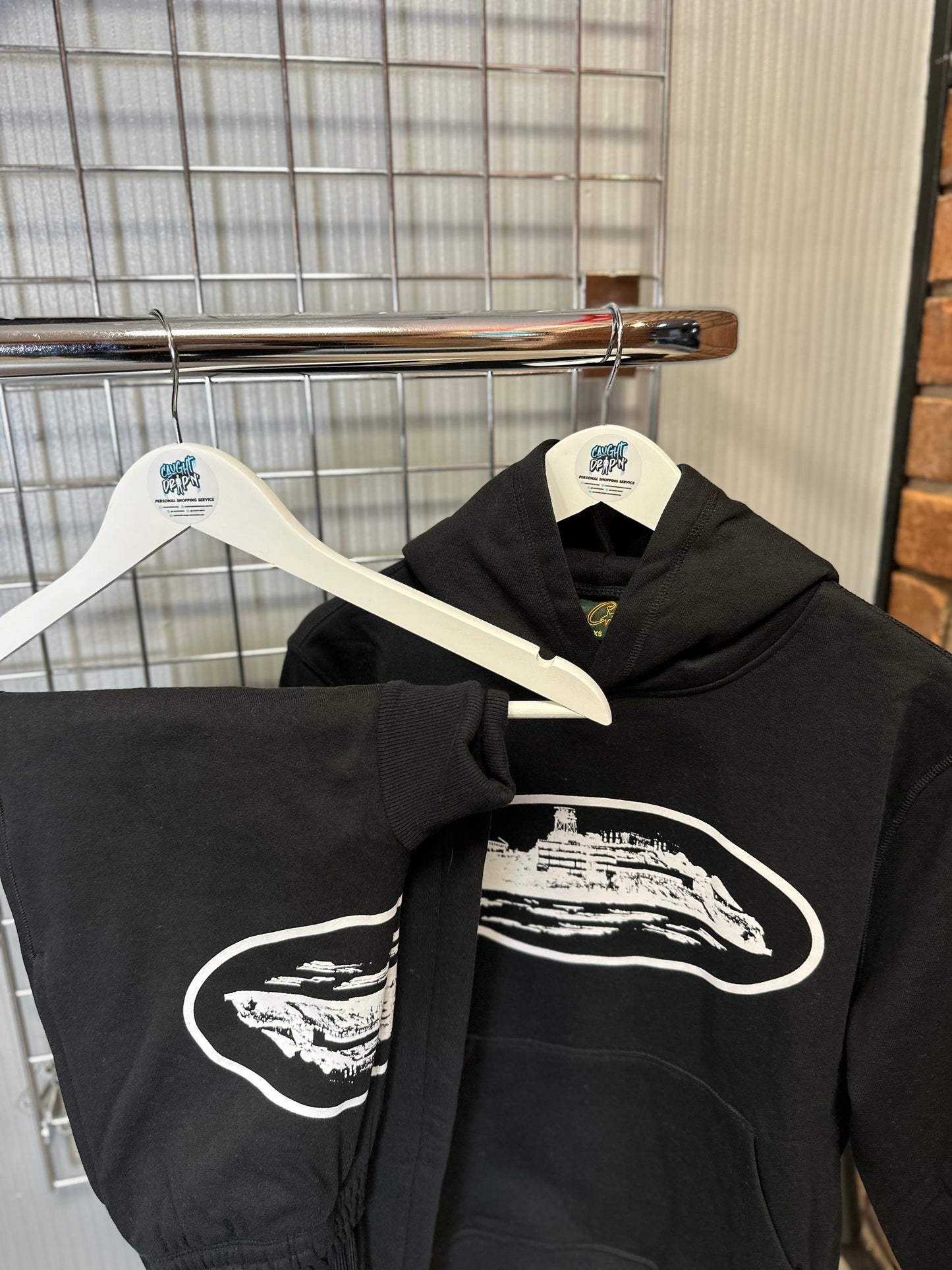 Corteiz Alcatraz White Logo, Black Full Tracksuit