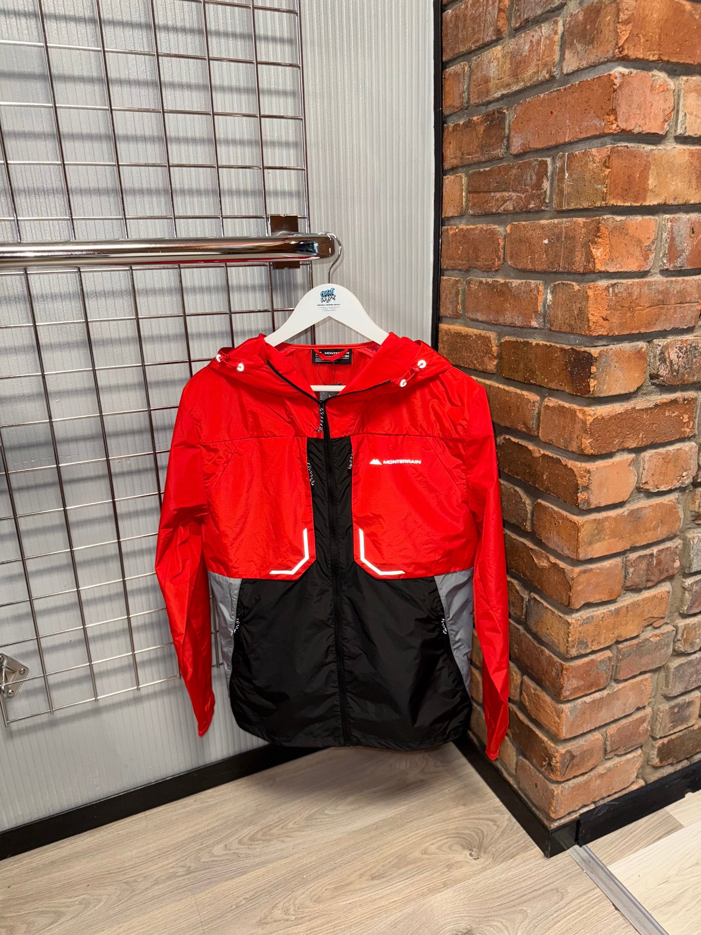 Monterrain Chase Windrunner Jacket Red | Black