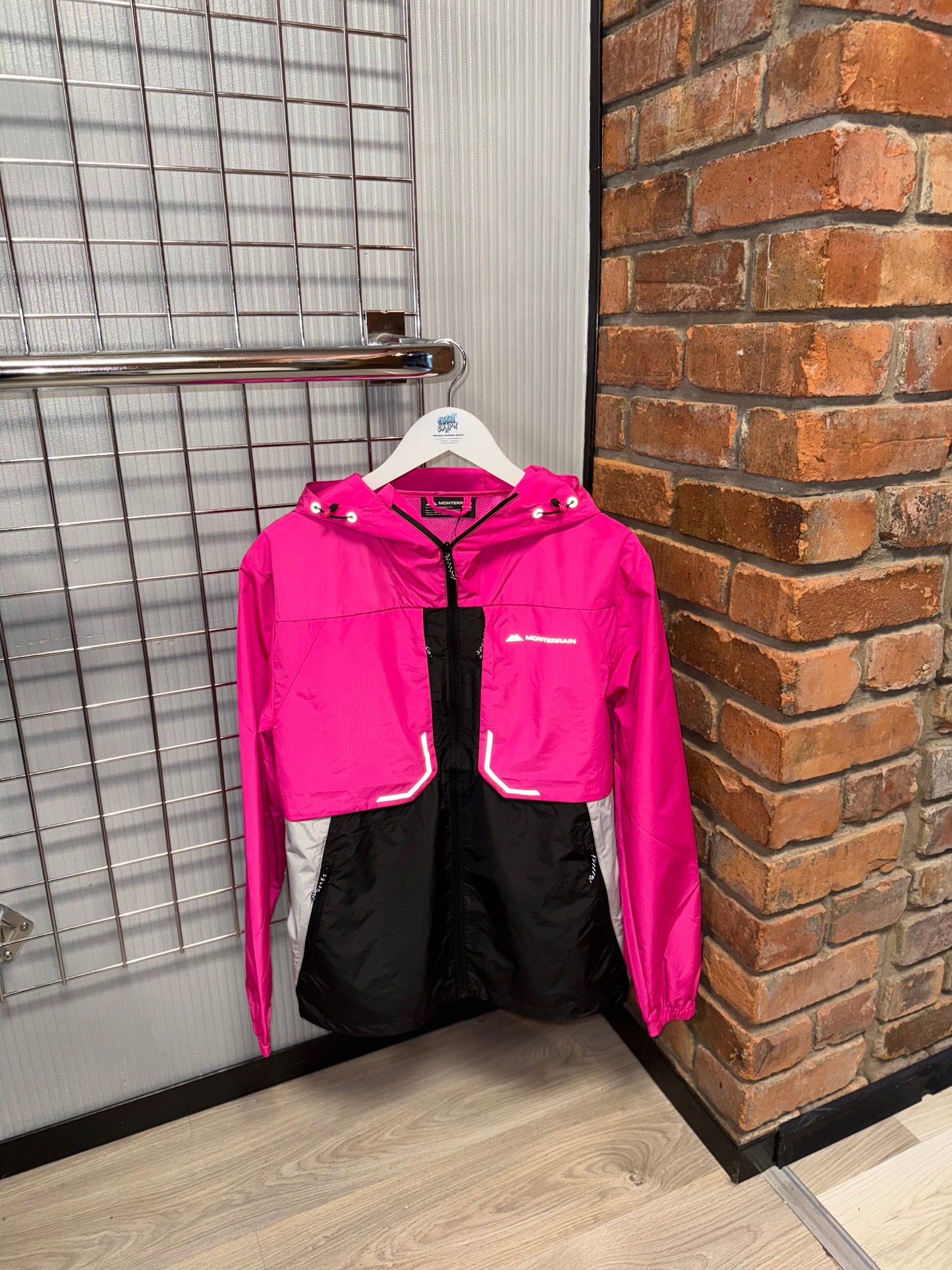 Monterrain Chase Windrunner Jacket Hyper Pink | Black