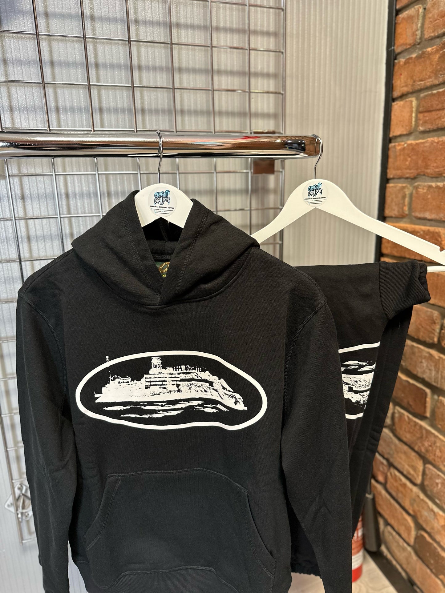 Corteiz Alcatraz White Logo, Black Full Tracksuit