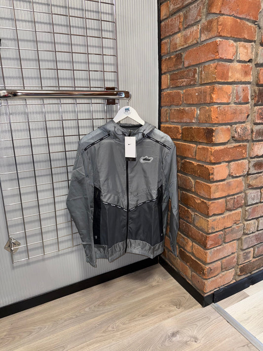 Nike Old Season Wildrun Windrunner Jacket Grey