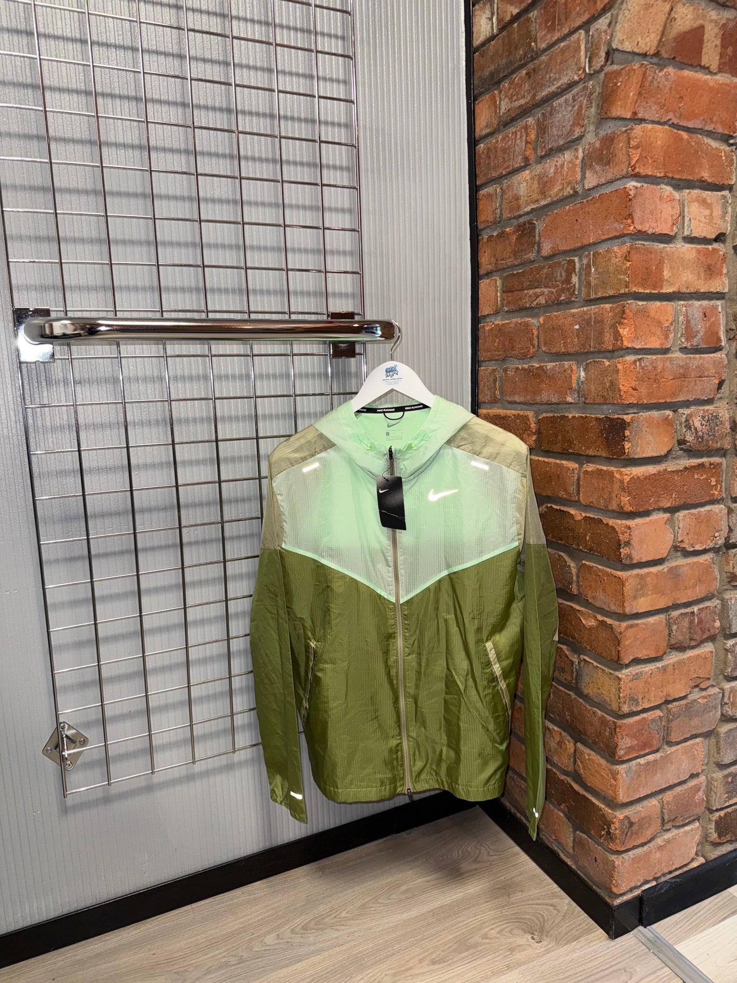 Nike Old Season UV Windrunner Jacket Khaki Green | Mint (Sample Piece)